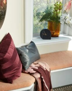 AYTM Stilla Table Watch, Black Marble -Meubel Serie Winkel aytm stilla clock 33