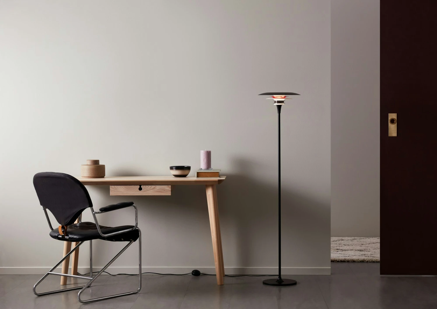 Belid Diablo Vloerlamp 300 Mm, Mat Zwart / Glanzend Rood 2 Belid Diablo Vloerlamp 300 Mm, Mat Zwart / Glanzend Rood - Afbeelding 2