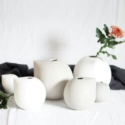 DBKD Nib Vase Medium, White -Meubel Serie Winkel dbkd nib vase medium white 5