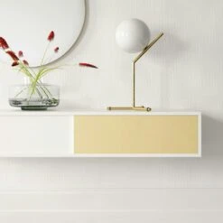 Vogue Wall Cabinet Petite 136, White/Brass 6 Vogue Wall Cabinet Petite 136, White/Brass -Meubel Serie Winkel decotique vogue wall cabinet petite 136 26