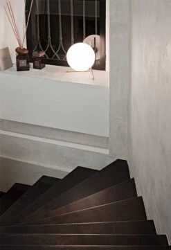 Flos IC Lights T2 Table Lamp, Brushed Brass -Meubel Serie Winkel flos ic lights table 2 15