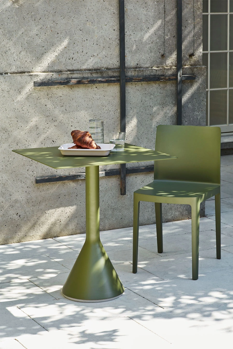 Hay Palissade Cone Tafel 65x65 Cm, Olive 4 Hay Palissade Cone Tafel 65x65 Cm, Olive - Afbeelding 4