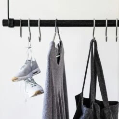 LIND DNA Swing Kledinghanger 80 Cm, Zwart/Zwart Leer 9 LIND DNA Swing Kledinghanger 80 Cm, Zwart/Zwart Leer -Meubel Serie Winkel lind dna swing hanger 80 cm 13