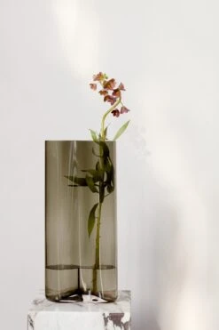 Menu Aer Vaas Smoke, 22x10,5x49 Cm -Meubel Serie Winkel menu aer vase cm smoke 22
