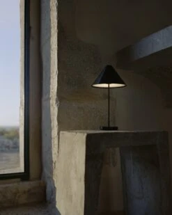 New Works Brolly Tafellamp Draagbaar, Steel Black 11 New Works Brolly Tafellamp Draagbaar, Steel Black -Meubel Serie Winkel new works brolly tafellamp draagbaar 14