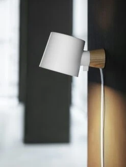 Normann Copenhagen Rise Wandlamp, Wit -Meubel Serie Winkel normann copenhagen rise wall lamp 19