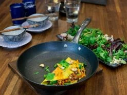 Satake Frying Pan Lightweight Cast Iron, Honeycomb Non-stick 26 Cm -Meubel Serie Winkel satake frying pan lightweight cast iron honeycomb non stick 10