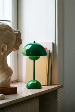 &Tradition Flowerpot VP9 Table Lamp Portable, Signal Green -Meubel Serie Winkel tradition flowerpot vp9 tafellamp draagbaar 73