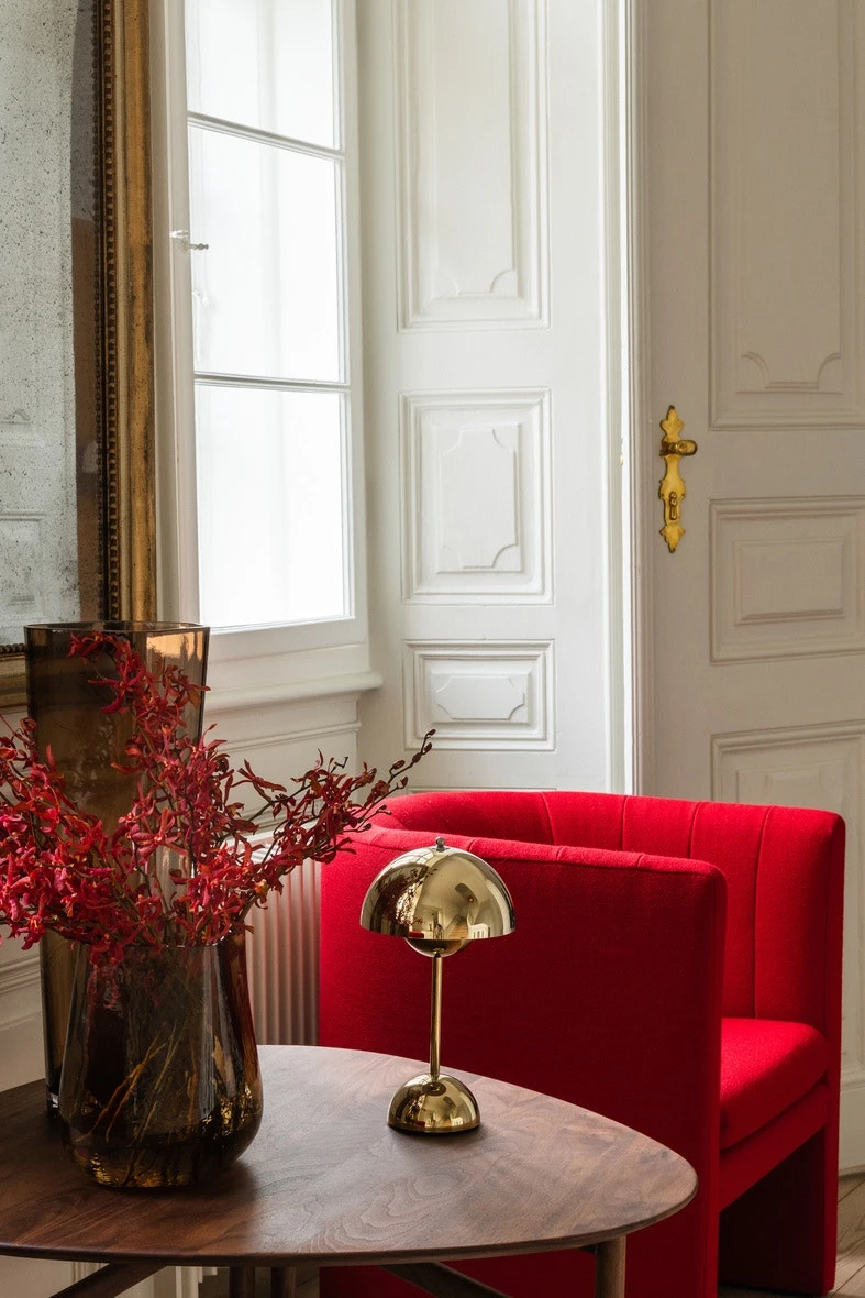 &Tradition Flowerpot VP9 Tafellamp Draagbaar Met Magnetische Oplaadkabel, Messinggeplateerd 3 &Tradition Flowerpot VP9 Tafellamp Draagbaar Met Magnetische Oplaadkabel, Messinggeplateerd - Afbeelding 3