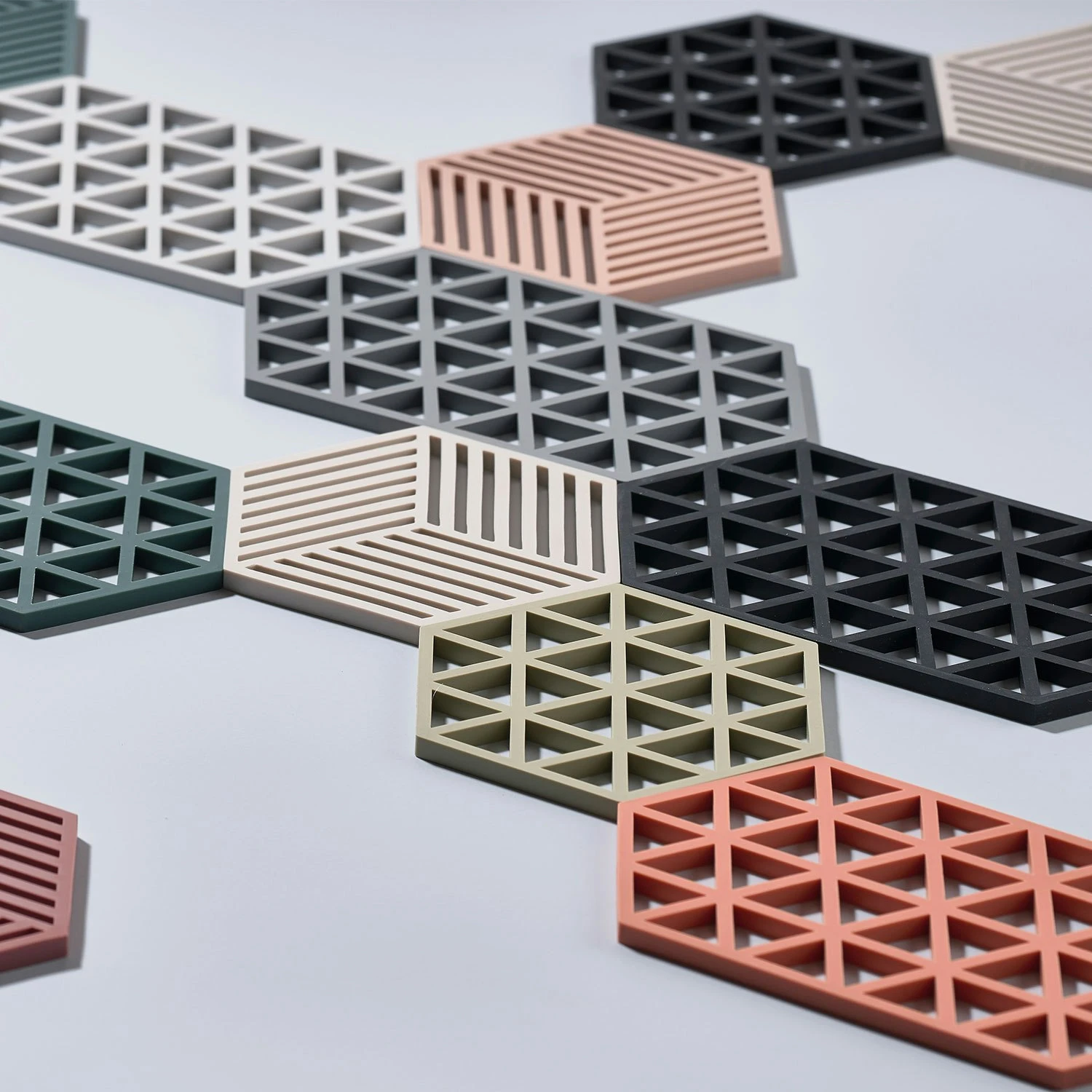 Zone Denmark Triangle Trivet Large, Black 2 Zone Denmark Triangle Trivet Large, Black - Afbeelding 2